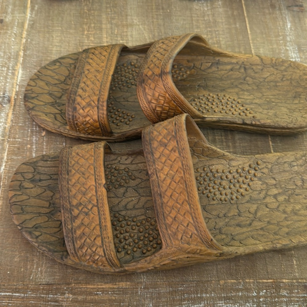 - Pali Hawaii brown Slip On Sandal